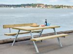 Immagine di Plus Alpha Picknicktisch mit 2 Rückenlehnen Thermowood 177 x 185 x 73 cm