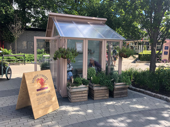 Vom Gartenhaus mit Glasdach zum geschmackvollen Freizeitpark-Kiosk